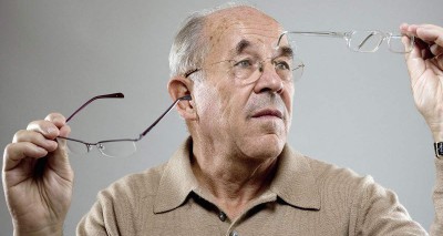 深圳眼镜验光师培训讲解人老了近视眼和老花眼真的能抵消吗？