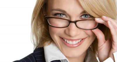 肇庆市眼镜定配工培训你知道什么样的脸型选配什么样的眼镜吗？