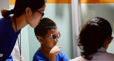 国内首个儿童验光配镜标准出炉：14岁以下首次验光需“散瞳”