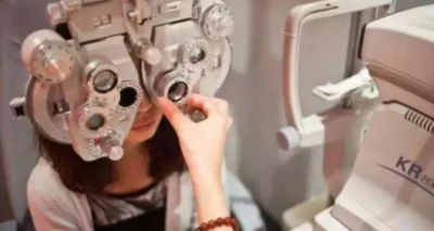 眼镜店和正规眼科医院验光配镜有什么区别？