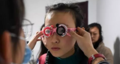 新华网：“小眼镜”人数超1亿，如何守护好“未来之光”？