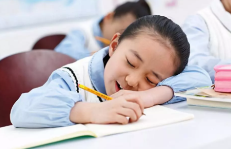 孩子每天睡眠不足9小时，近视风险增9倍