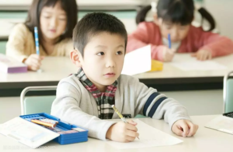 中国青年报调查：71.0%受访中小学生家长坦言开学后孩子视力下降