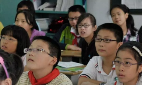 中国青年报调查：71.0%受访中小学生家长坦言开学后孩子视力下降