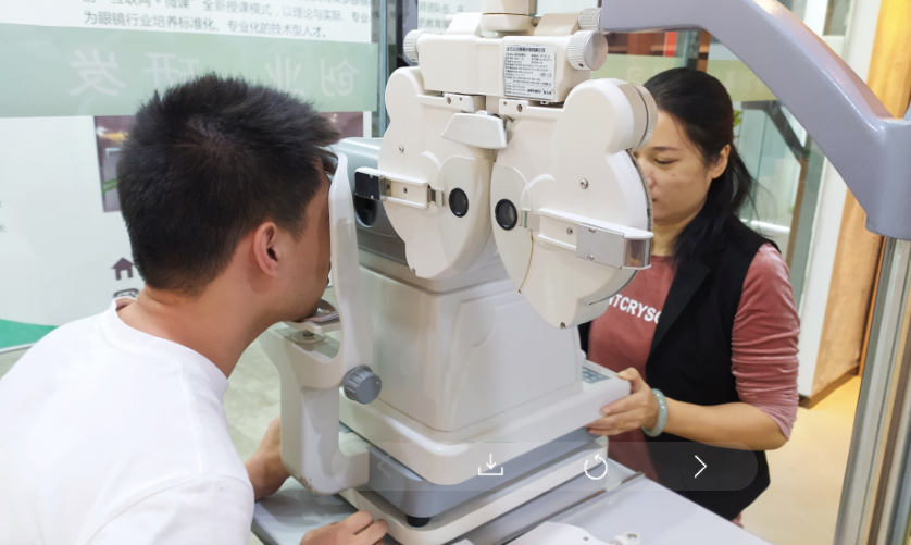 眼镜验光员实操考试